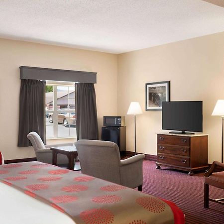 Ramada By Wyndham Pigeon Forge North Hotel Exterior foto