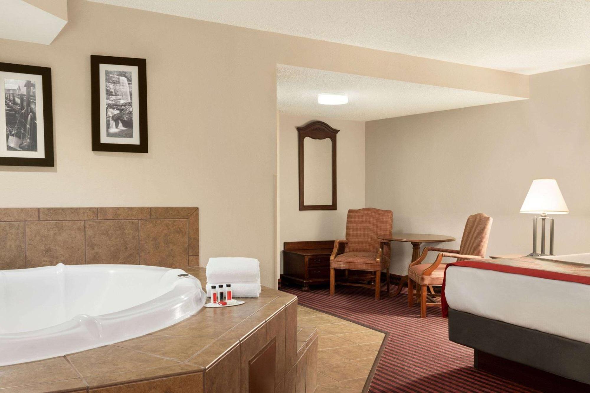 Ramada By Wyndham Pigeon Forge North Hotel Exterior foto